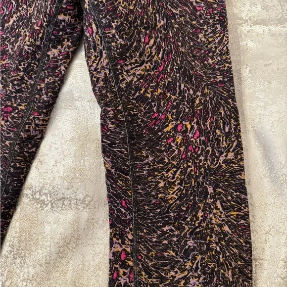 Colorful Patterned Leggings - Picture 3 of 5